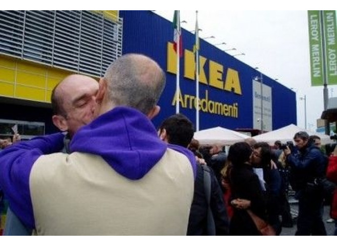 Ikea a favore delle unioni gay
